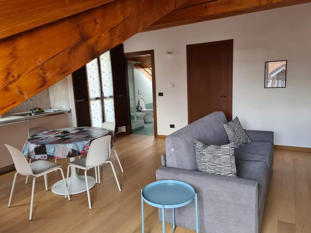 Appartamento Residenza Lavinia モンフォルテ・ダルバ エクステリア 写真